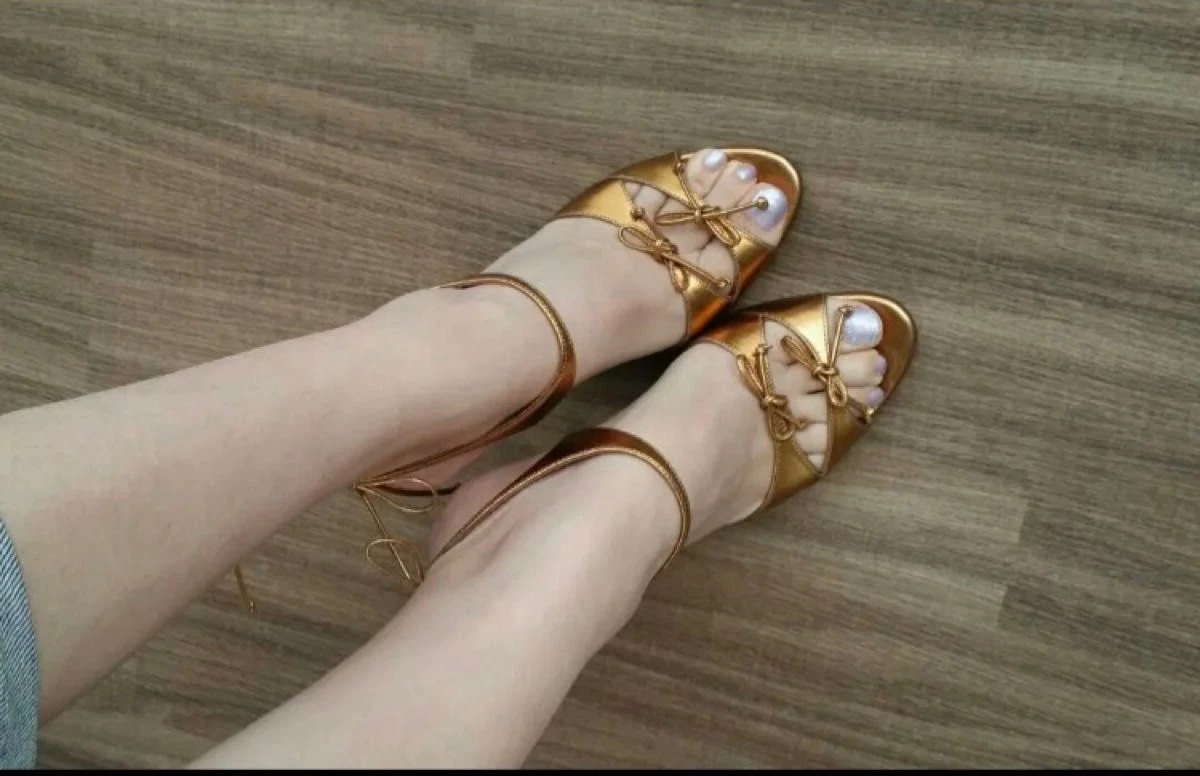 正品 GUCCI 金色系带凉鞋高跟鞋 35.5 码美国 5.5 金属蝴蝶结罕见-