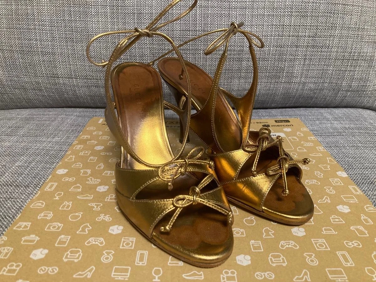 正品 GUCCI 金色系带凉鞋高跟鞋 35.5 码美国 5.5 金属蝴蝶结罕见-