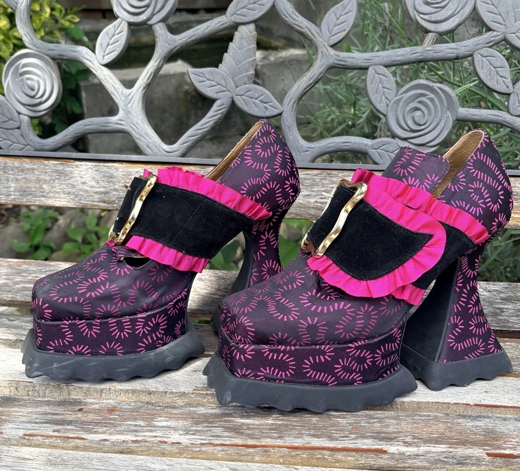 John Fluevog 尺寸 8 Ruffle Elektra 扣扣厚底粉色和黑色高跟鞋限量版-
