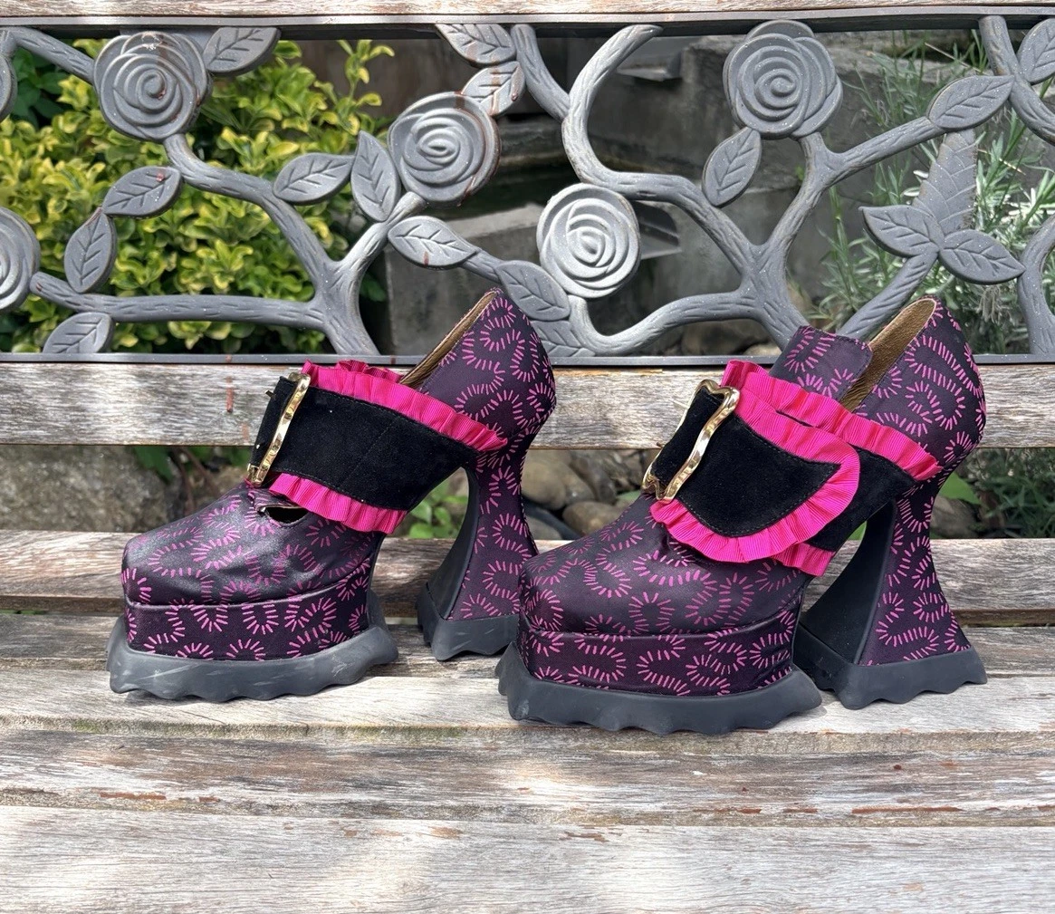 John Fluevog 尺寸 8 Ruffle Elektra 扣扣厚底粉色和黑色高跟鞋限量版-