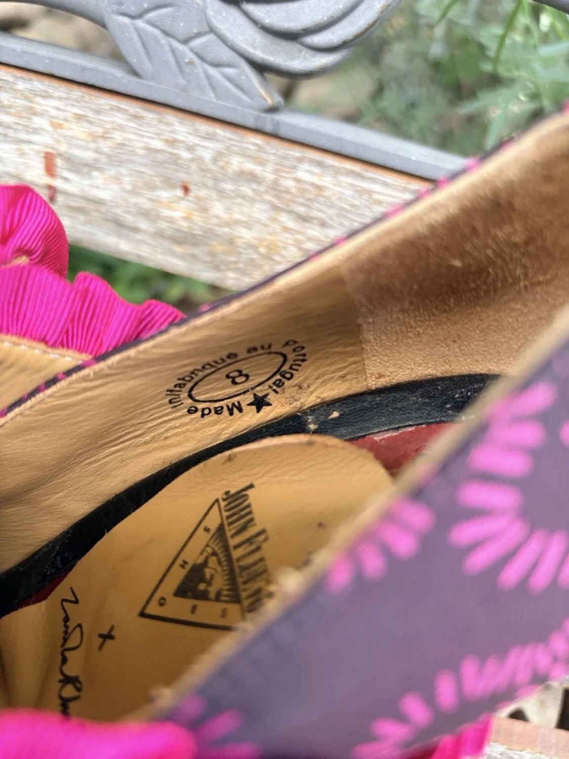 John Fluevog 尺寸 8 Ruffle Elektra 扣扣厚底粉色和黑色高跟鞋限量版-