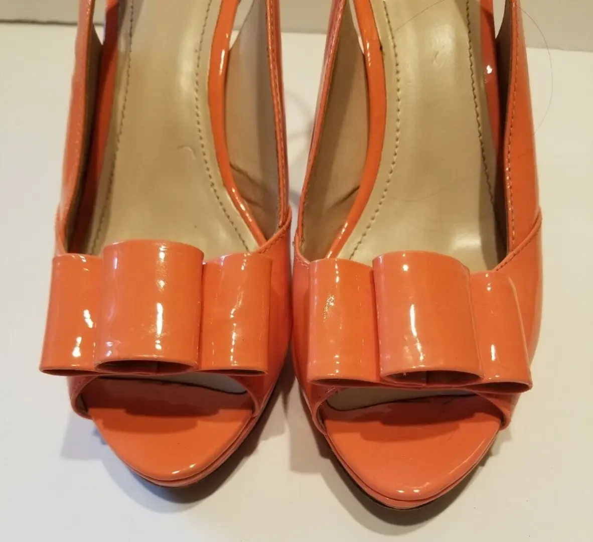 Vince Camuto 女式高跟鞋 8.5 码露背蝴蝶结漆皮阅读下文-