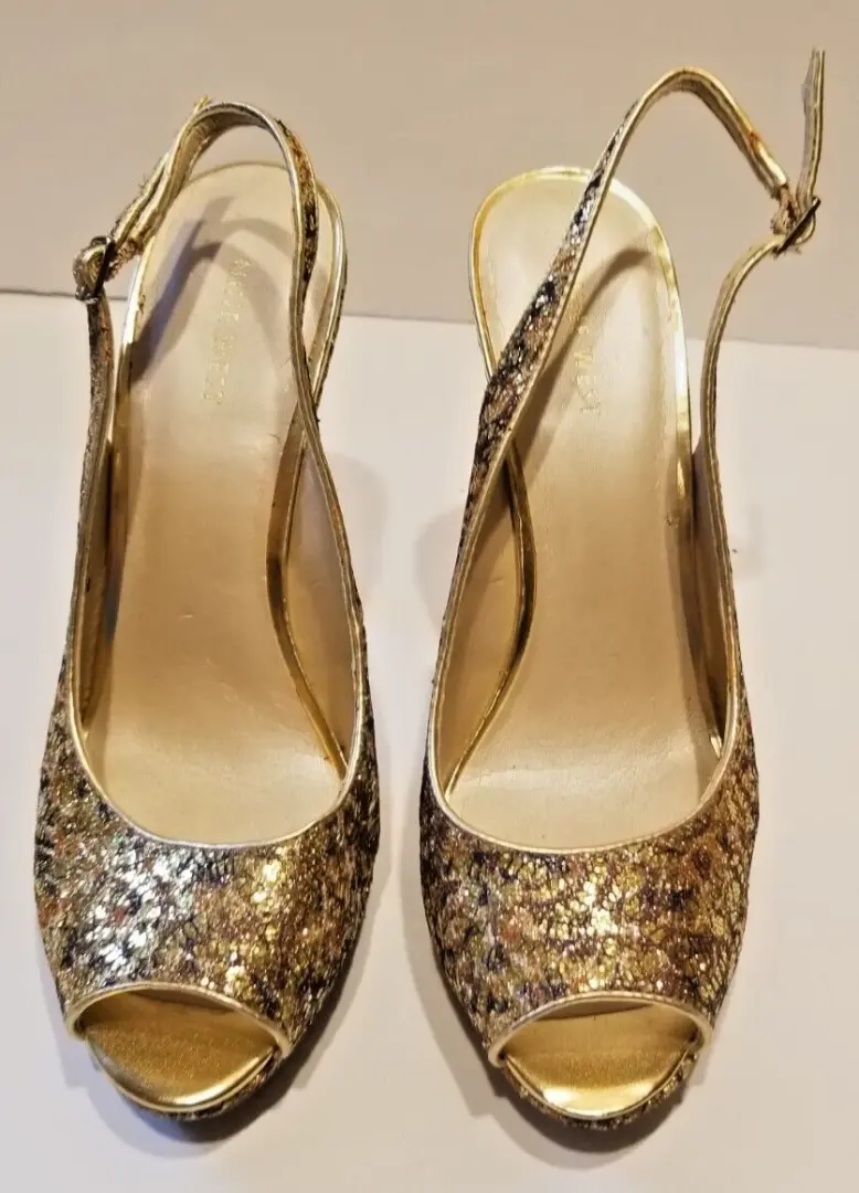 Nine West 女式高跟鞋 Glameron 金色闪亮金属露背厚底 9 码-