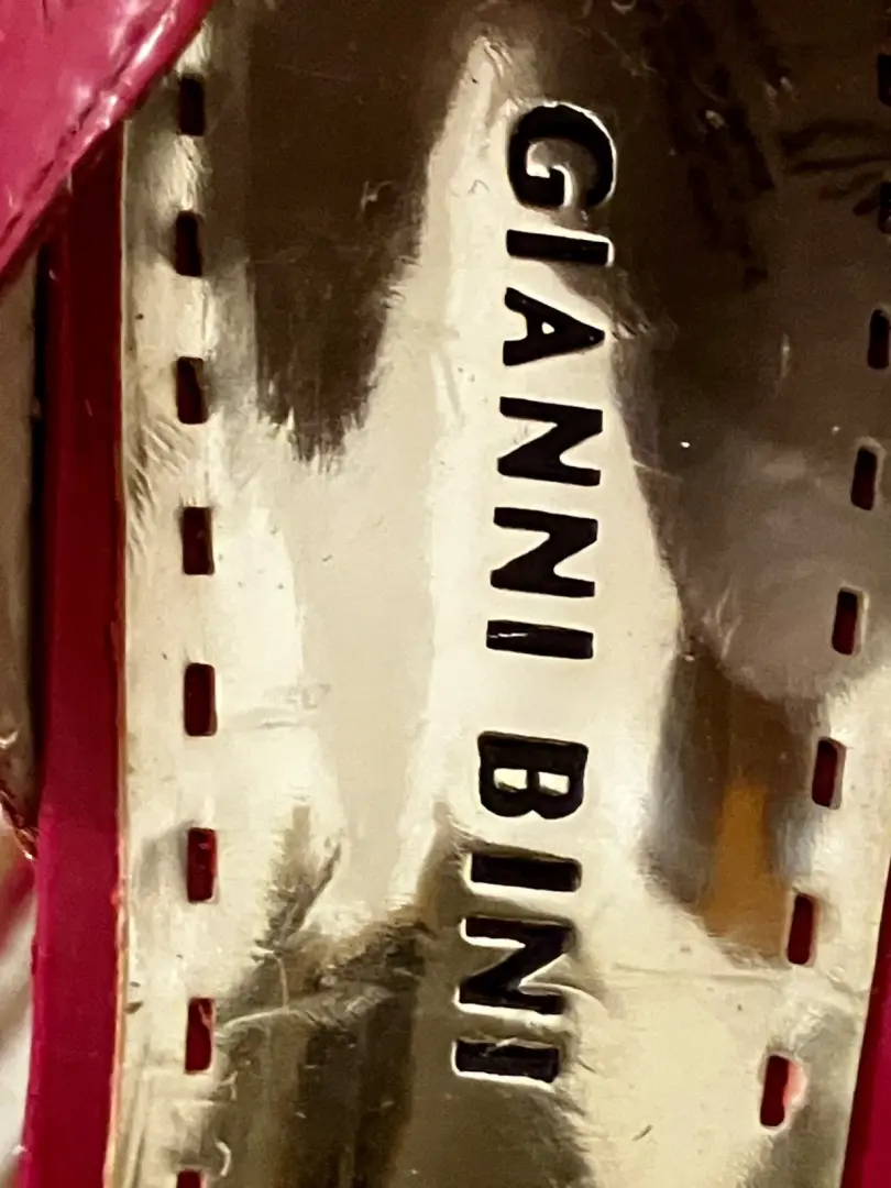 Hot Pink Gianni Bini 泵尺寸 7.5M-