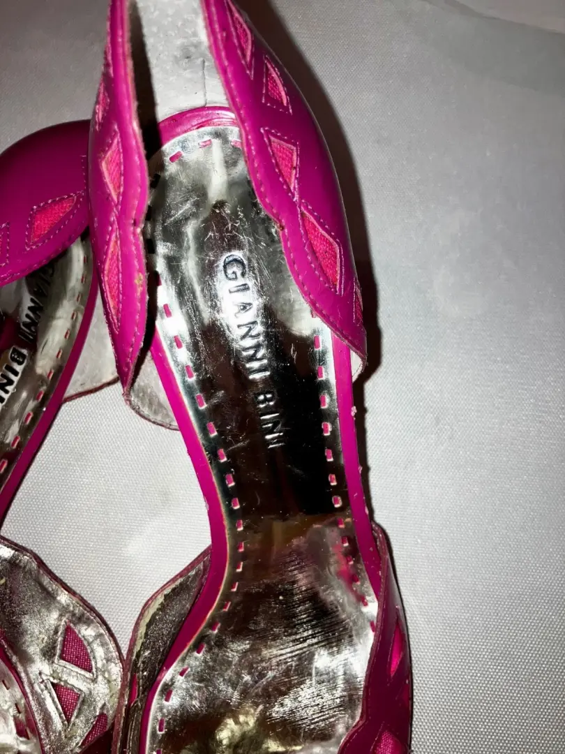 Hot Pink Gianni Bini 泵尺寸 7.5M-
