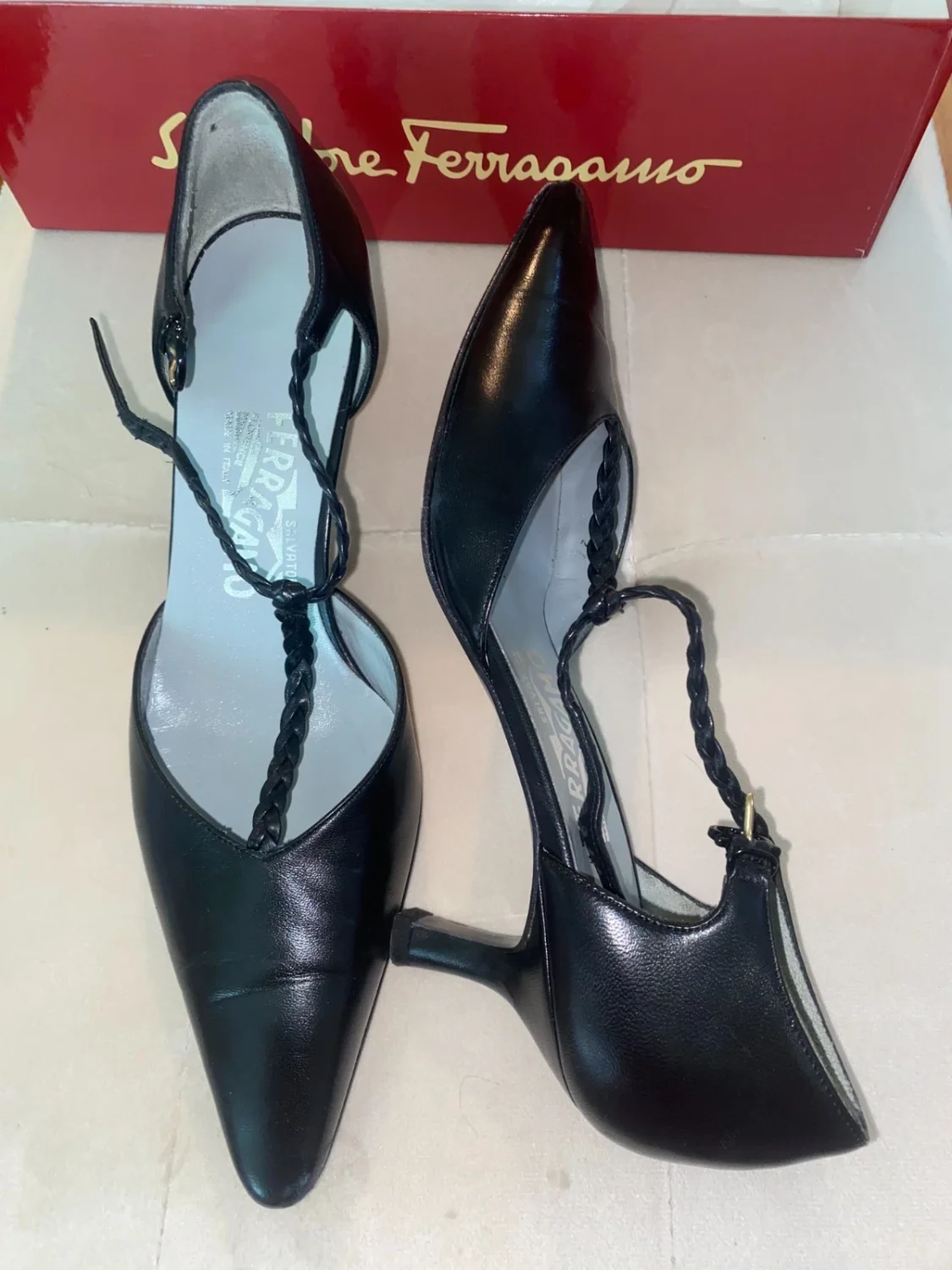 正品 Salvatore Ferragamo 棕色皮革编织口音 T 型带泵 8 码-