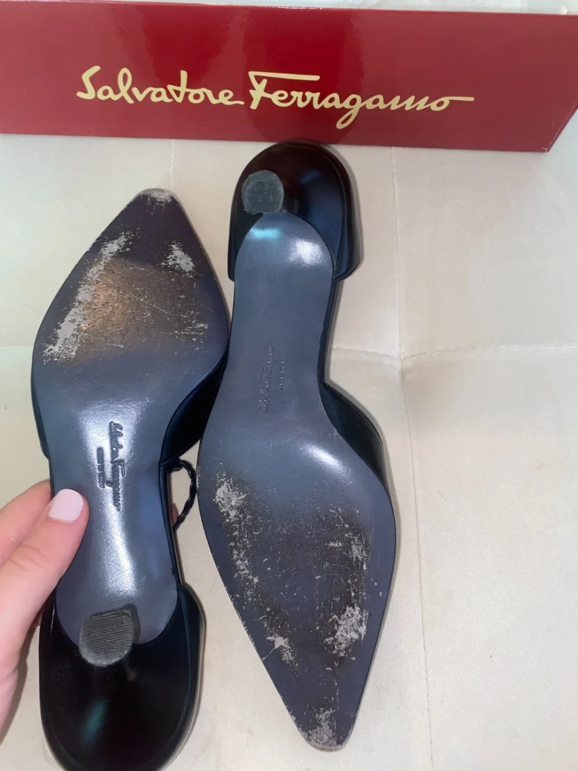 正品 Salvatore Ferragamo 棕色皮革编织口音 T 型带泵 8 码-