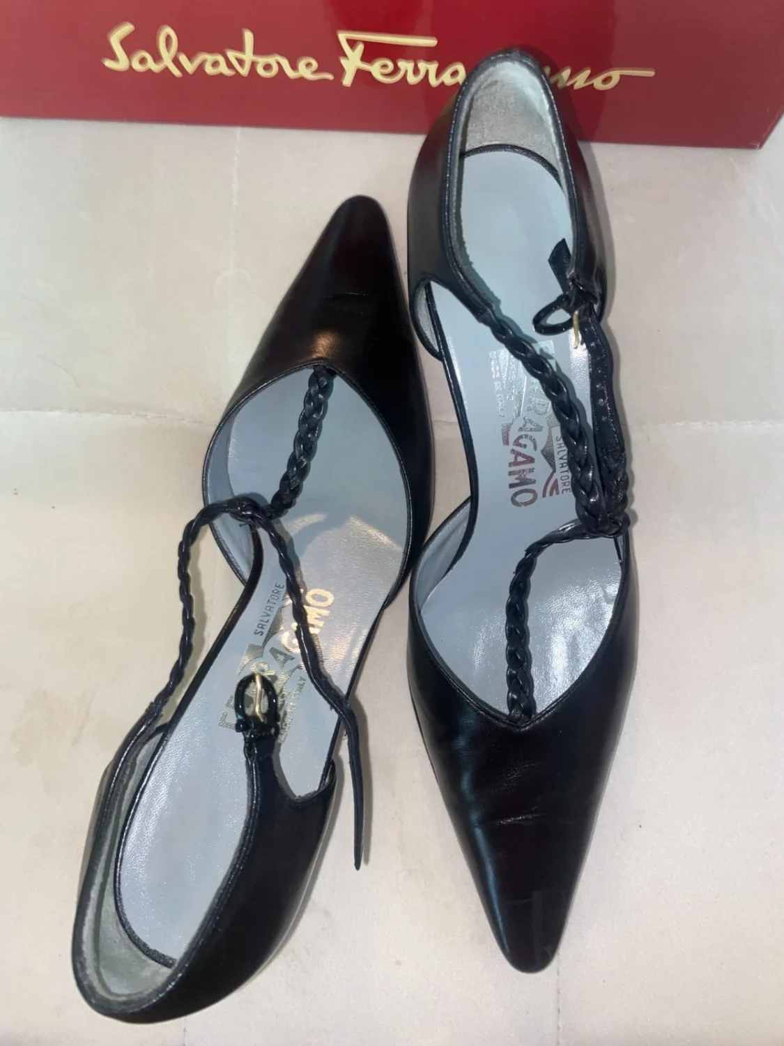 正品 Salvatore Ferragamo 棕色皮革编织口音 T 型带泵 8 码-