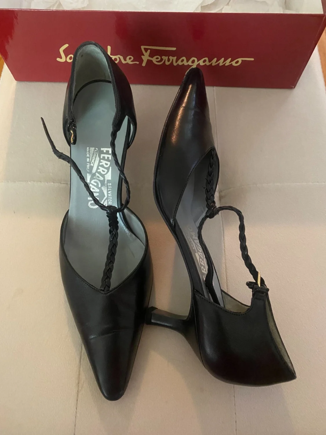 正品 Salvatore Ferragamo 棕色皮革编织口音 T 型带泵 8 码-