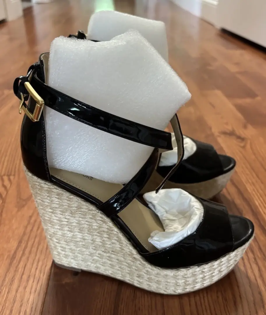 Michael Kors 黑色专利皮革楔形鞋 7 1/2 码带盒-