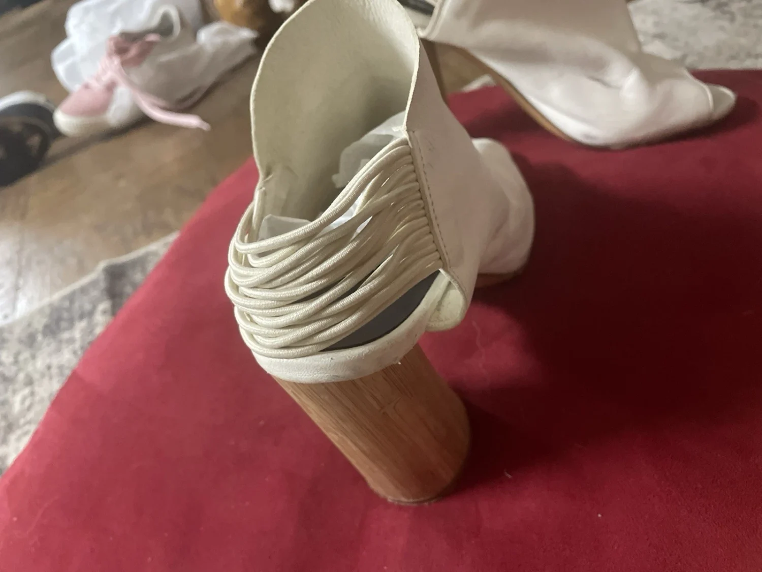 3.1 Phillip Lim白色皮革鼓背粗跟-