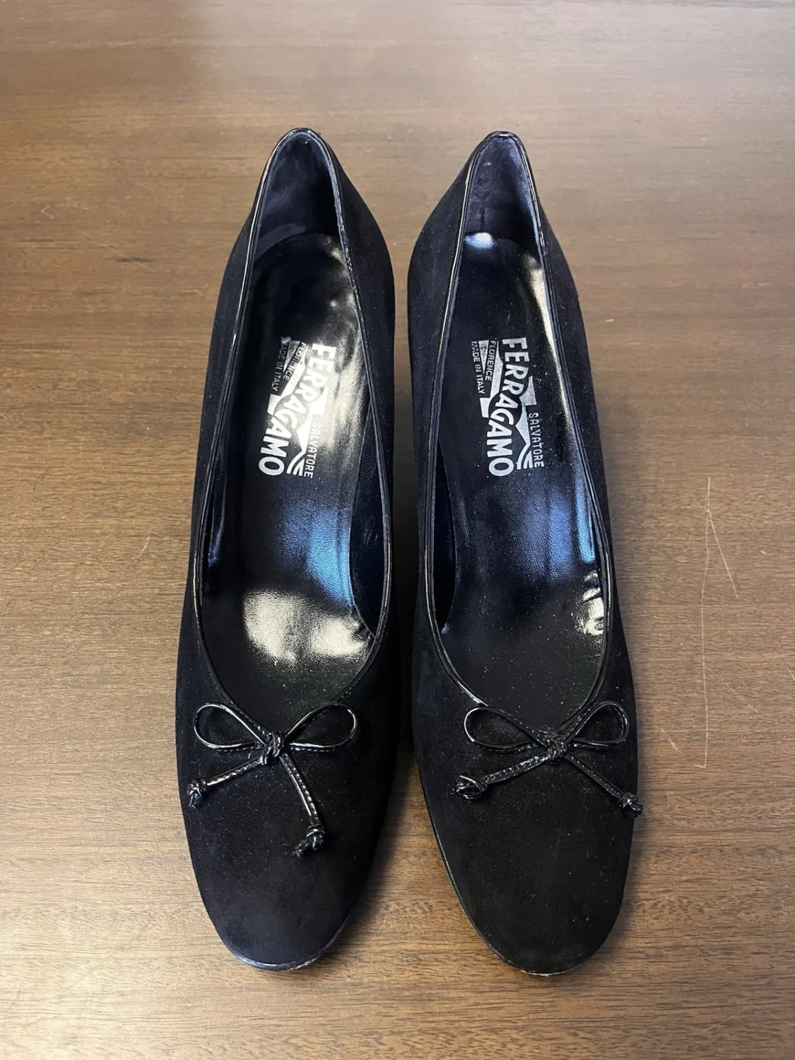 Salvatore Ferragamo 泵弓细节黑色经典鞋 9 码意大利制造-