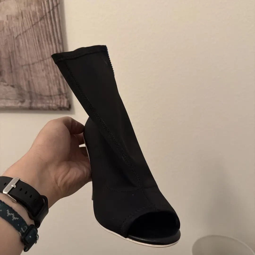ALDO 黑色面料露趾后拉链高跟鞋 7.5 码带盒-
