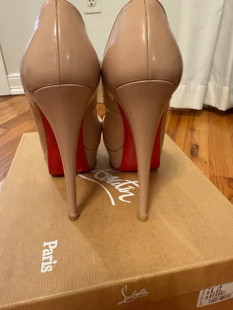 Christian Louboutin Lady Peep 150 裸色专利高跟鞋欧盟 38.5 盒防尘袋-