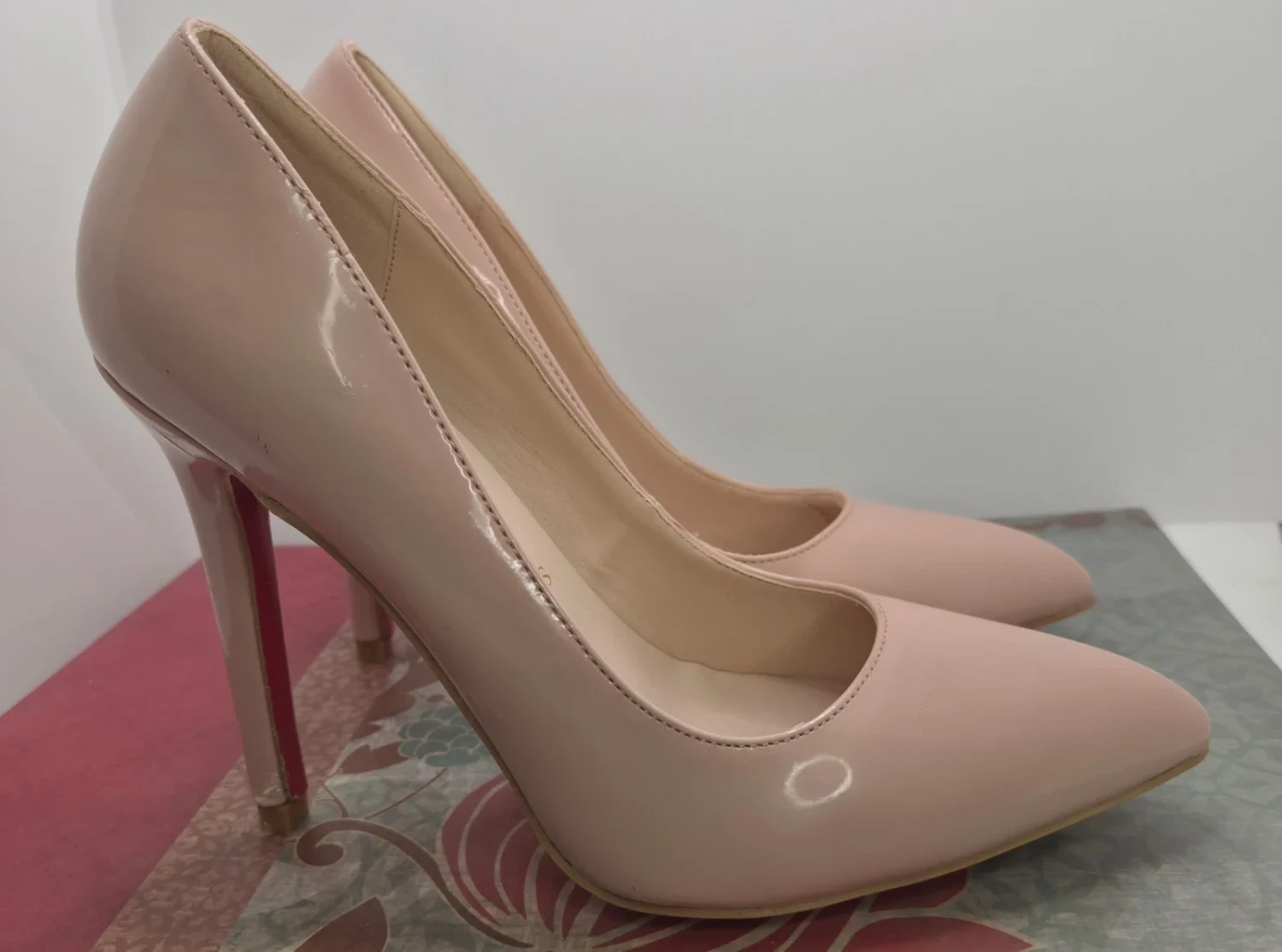 Christian Louboutin Pumps So Kate 漆皮裸色 37 码/7 码运行小号 -