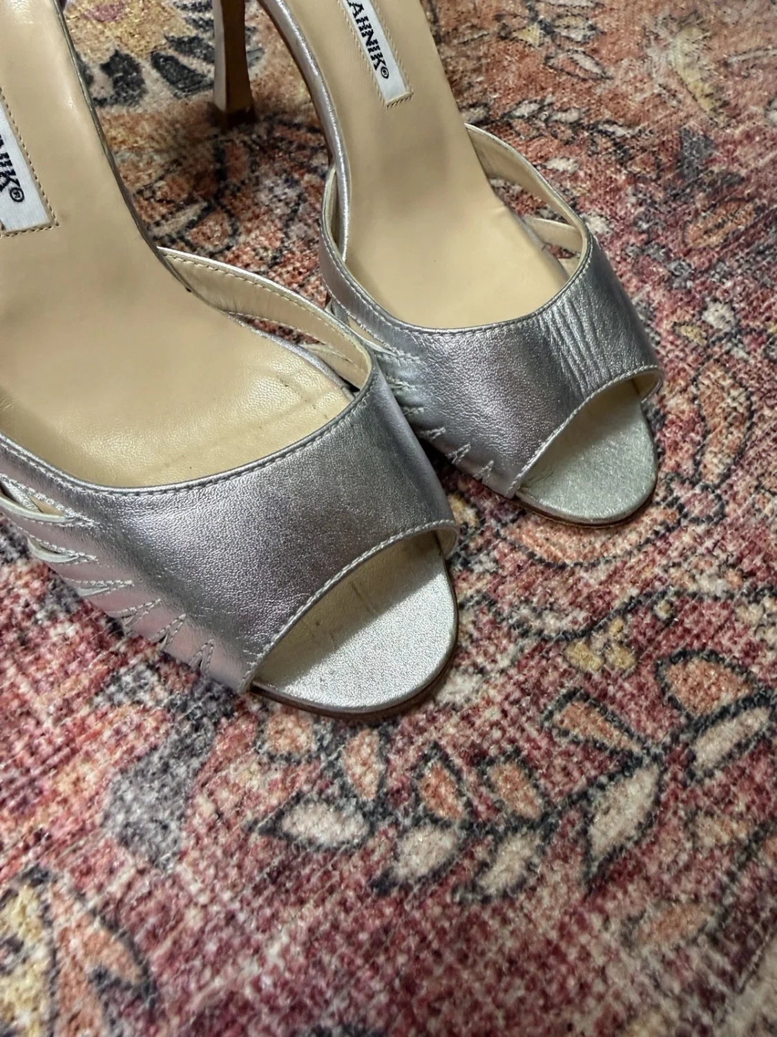 Manolo Blahnik女式金属银色皮革D’orsay露趾凉鞋37 1/2-
