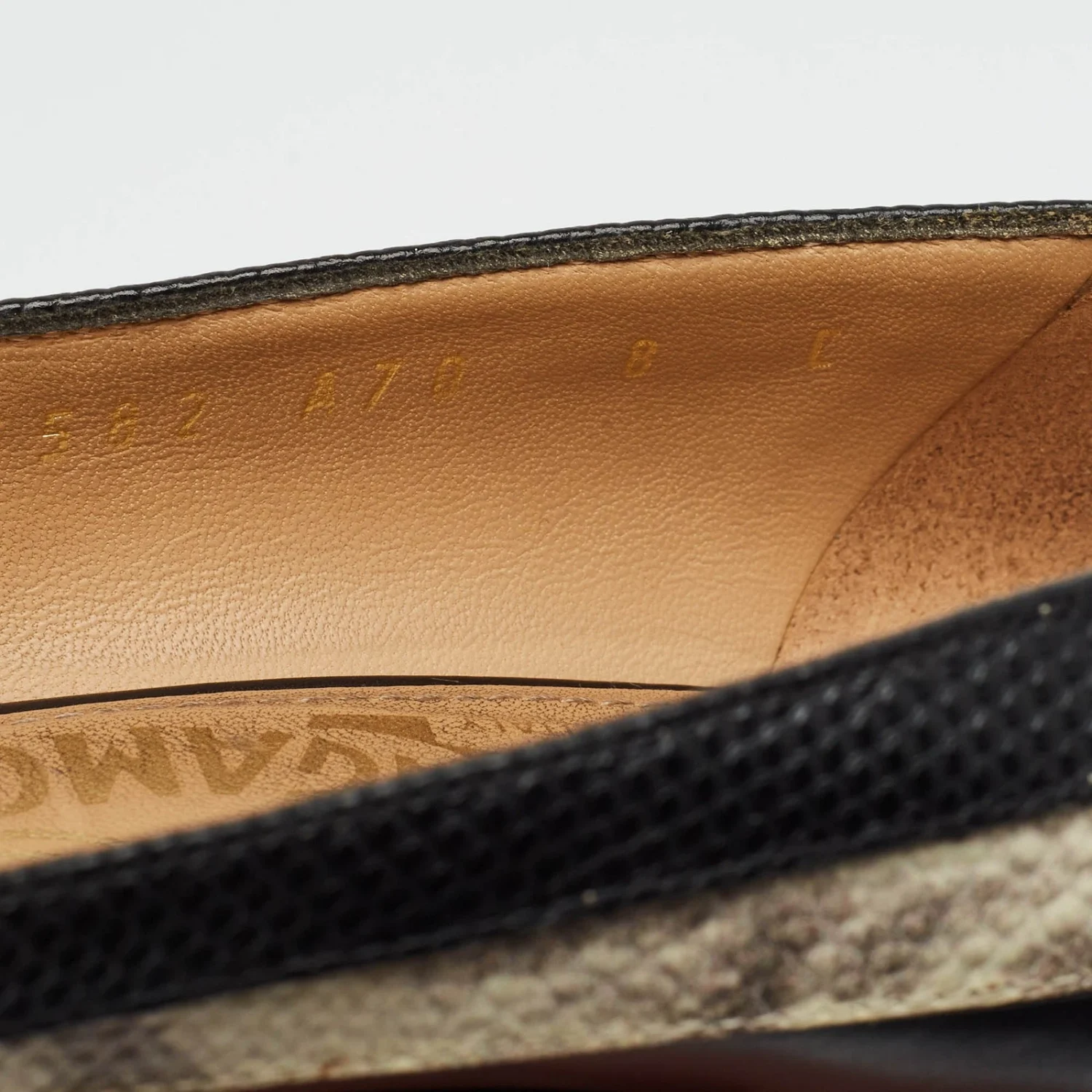 Salvatore Ferragamo 38.5 码黑色白色 Karung 皮革和皮革高跟鞋-