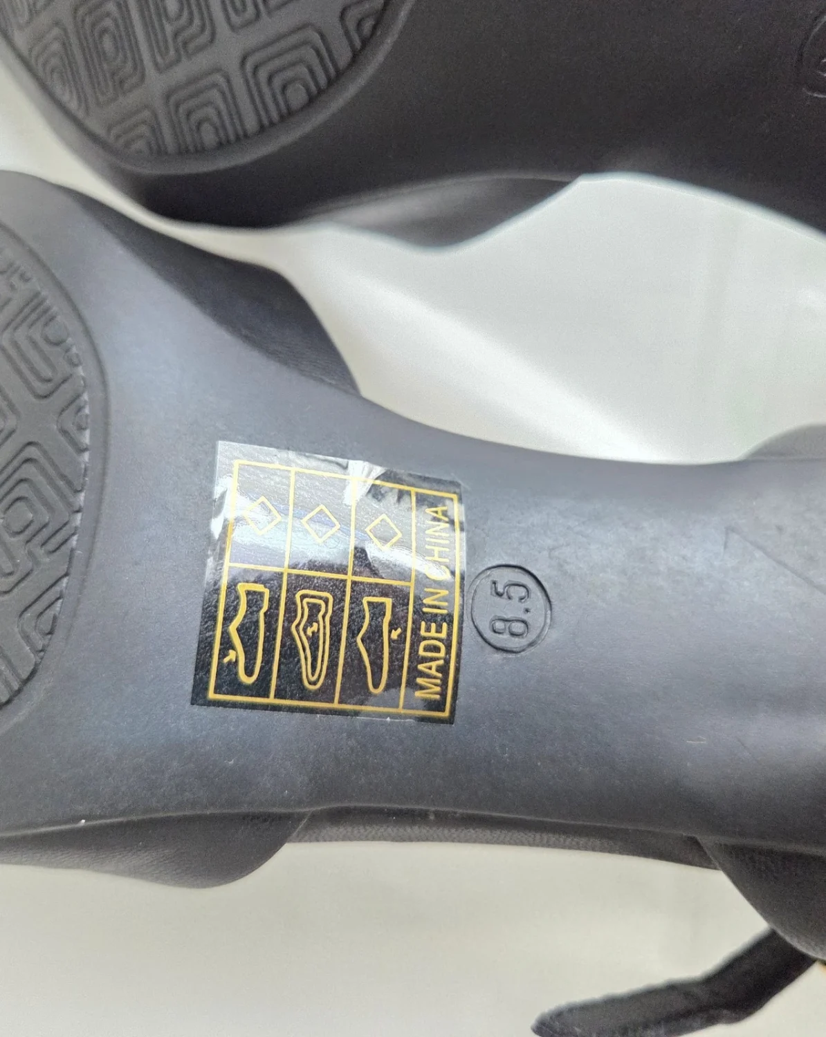 女式黑色绑带尖头细高跟鞋踝带 D’Orsay-