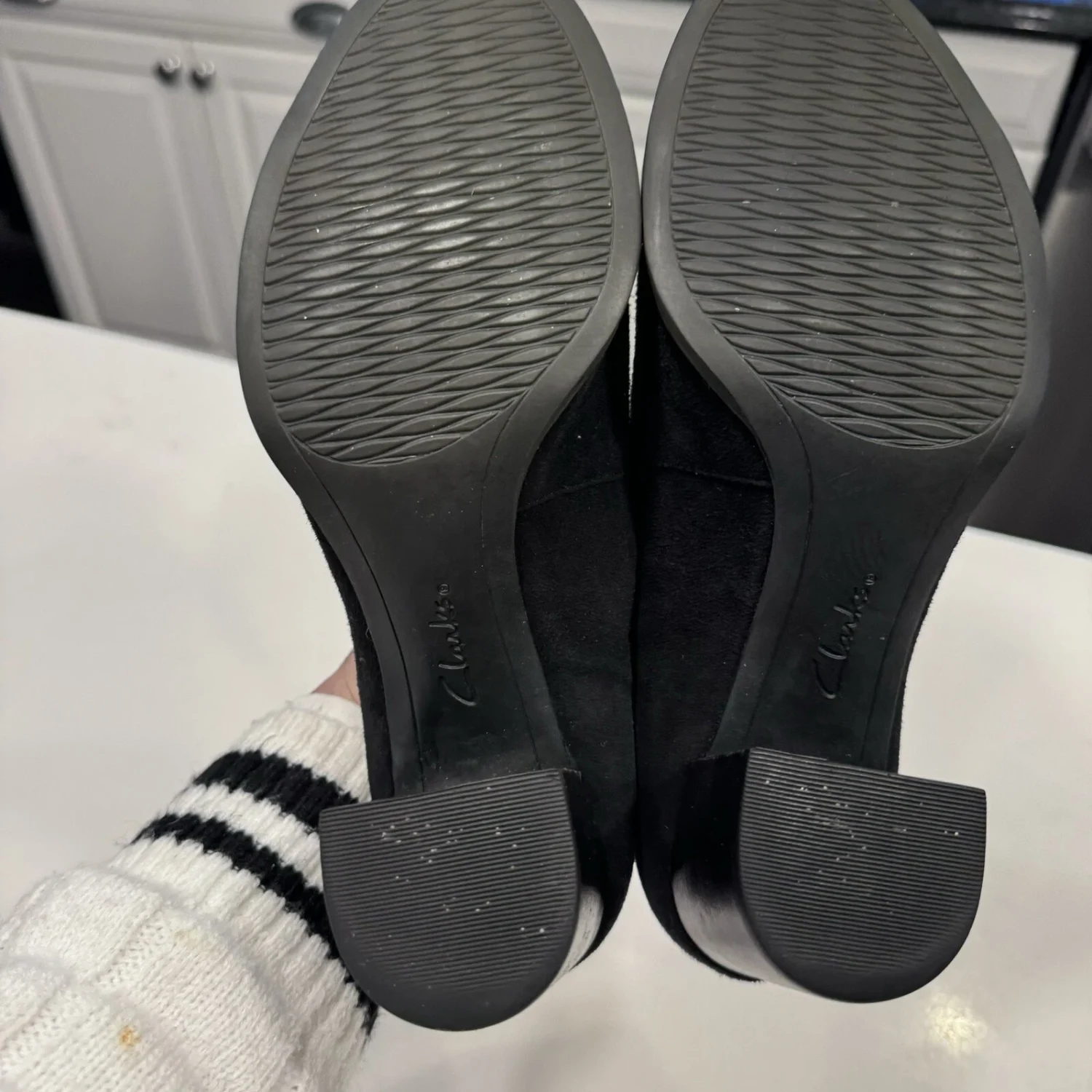 Clarks Artisan Tarah Brae 泵懒人鞋黑色麂皮绒漆皮女式 8.5 M-
