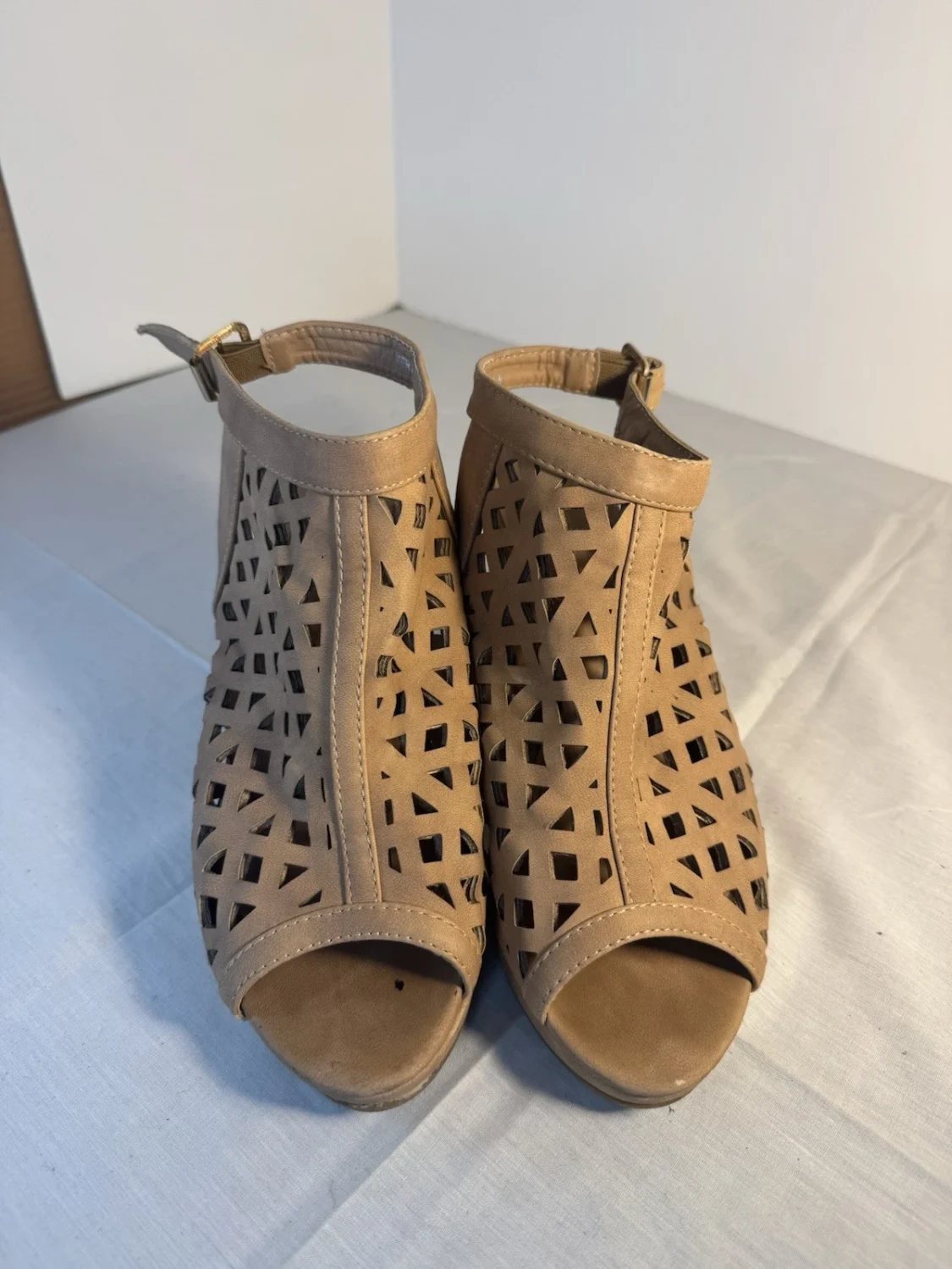 女式上衣 Mods Hermes 皮革露趾楔形山鞋 8.5 码-