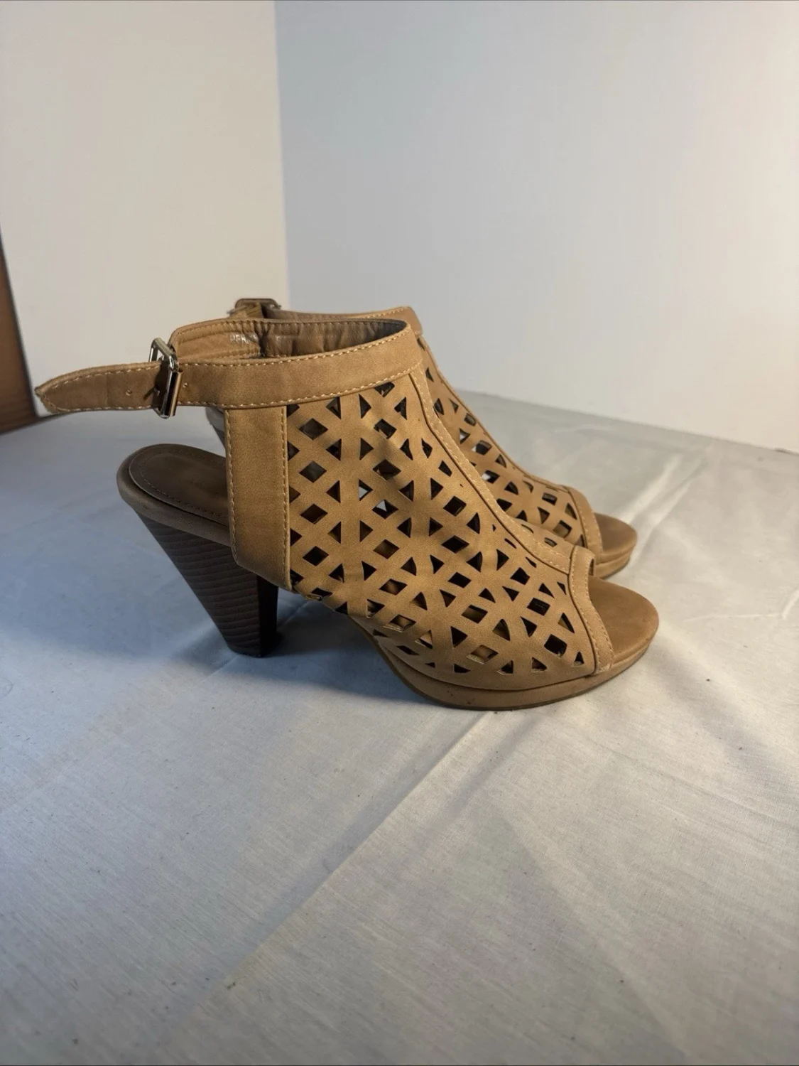 女式上衣 Mods Hermes 皮革露趾楔形山鞋 8.5 码-