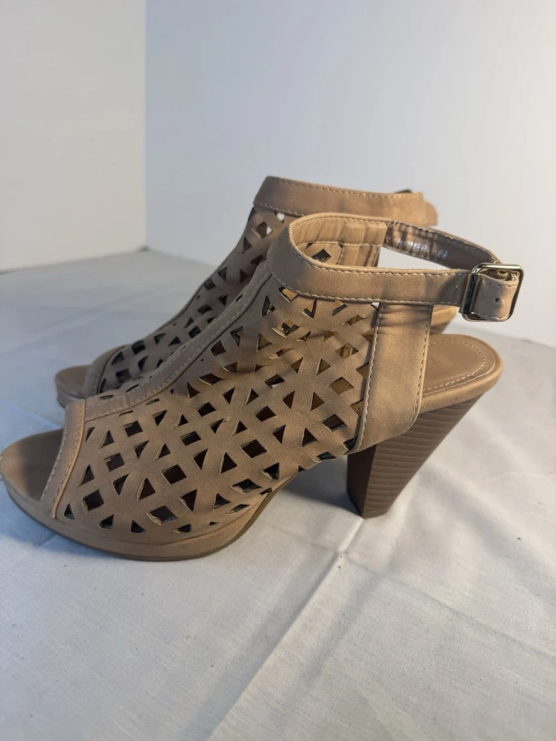 女式上衣 Mods Hermes 皮革露趾楔形山鞋 8.5 码-