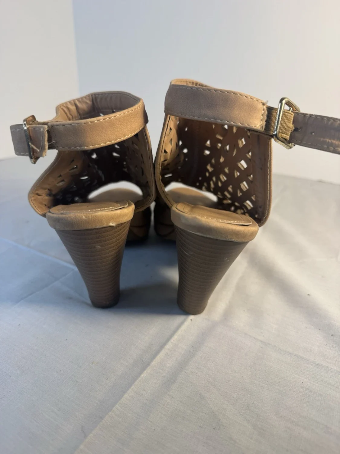 女式上衣 Mods Hermes 皮革露趾楔形山鞋 8.5 码-