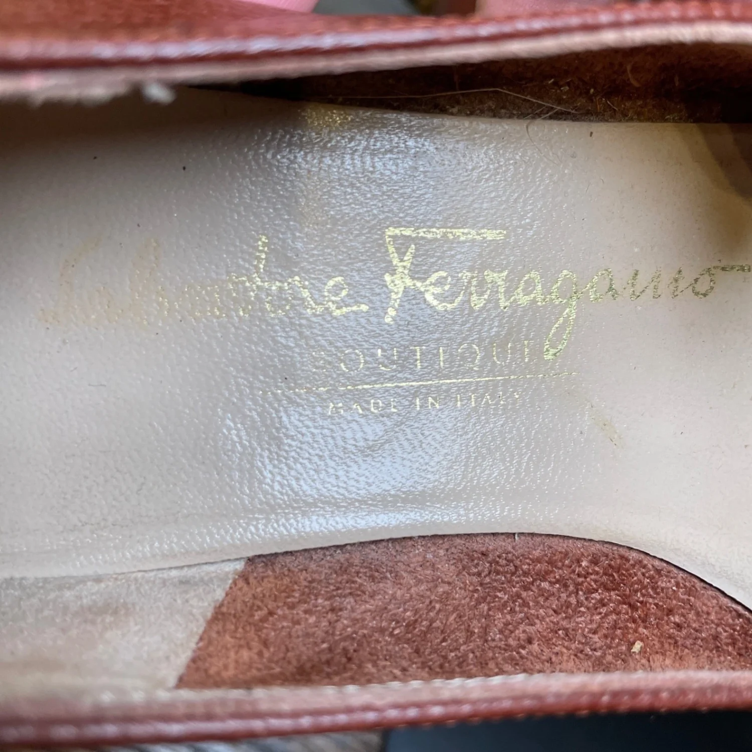 Salvatore Ferragamo 精品女式棕色鹅卵石皮革低方跟高跟鞋-
