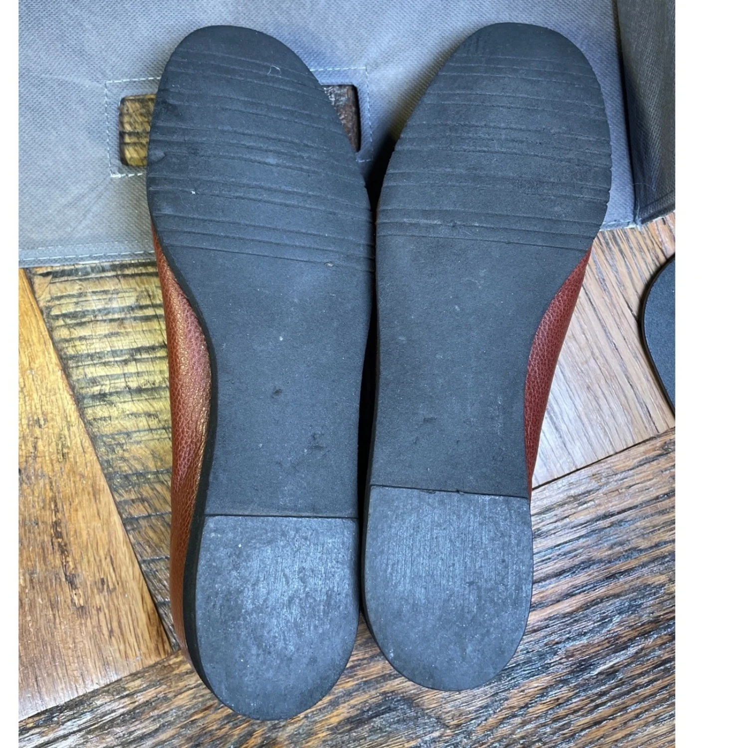 Salvatore Ferragamo 精品女式棕色鹅卵石皮革低方跟高跟鞋-