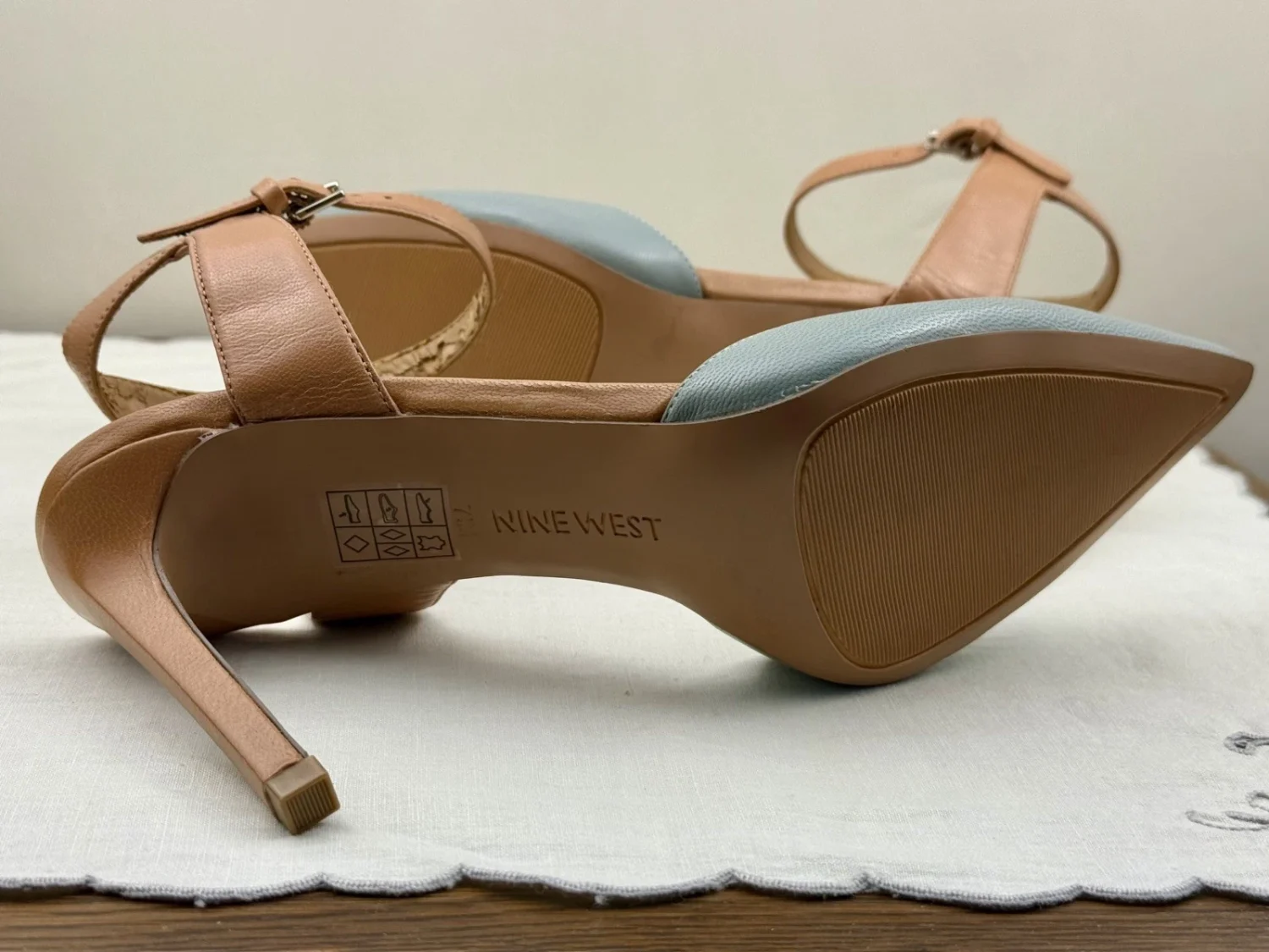 Nine West Women’s Pointed Toe Ankle Strap Heels Blue Tan Size 7.5