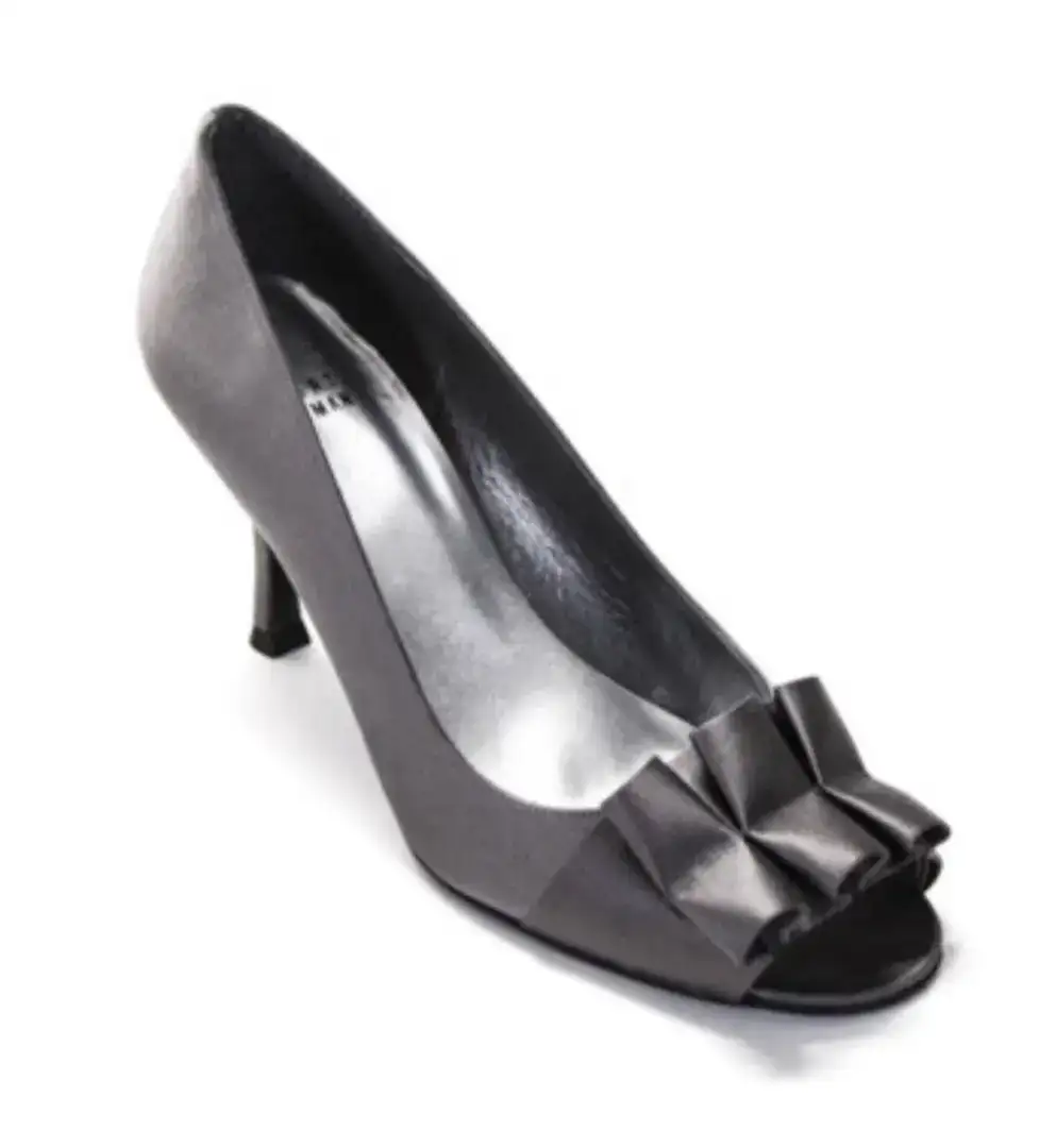 Stuart Weitzman Pewter 缎面高跟鞋带银色衬里 8 码-