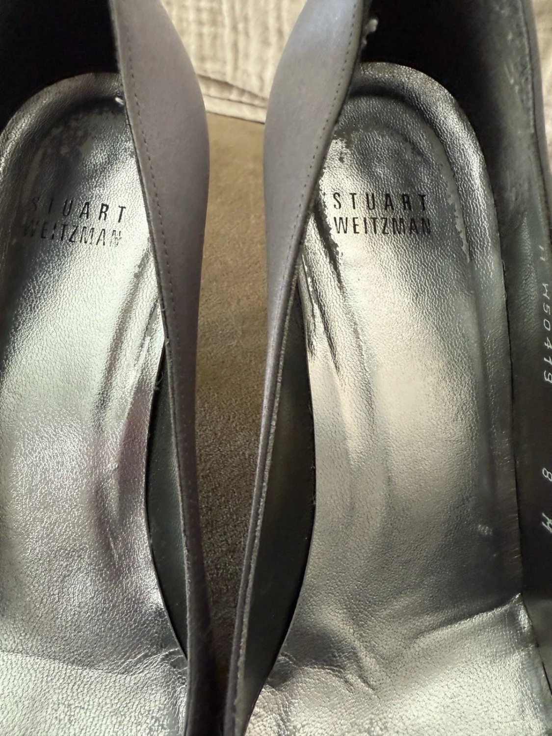 Stuart Weitzman Pewter 缎面高跟鞋带银色衬里 8 码-