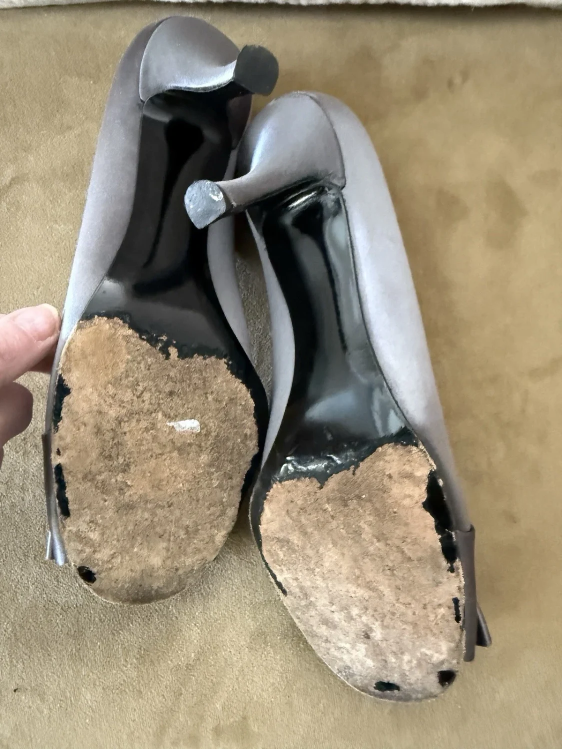 Stuart Weitzman Pewter 缎面高跟鞋带银色衬里 8 码-