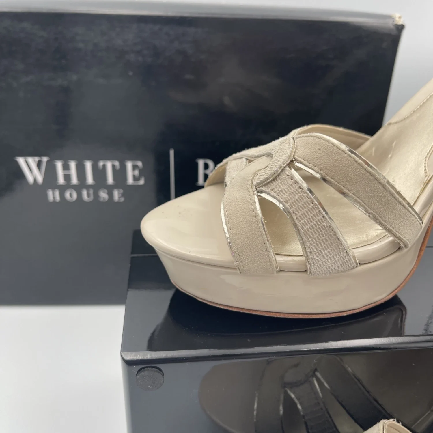White House Black Market 尺寸 7.5 M 米色高跟鞋凉鞋绑带鞋皮革 -T1-