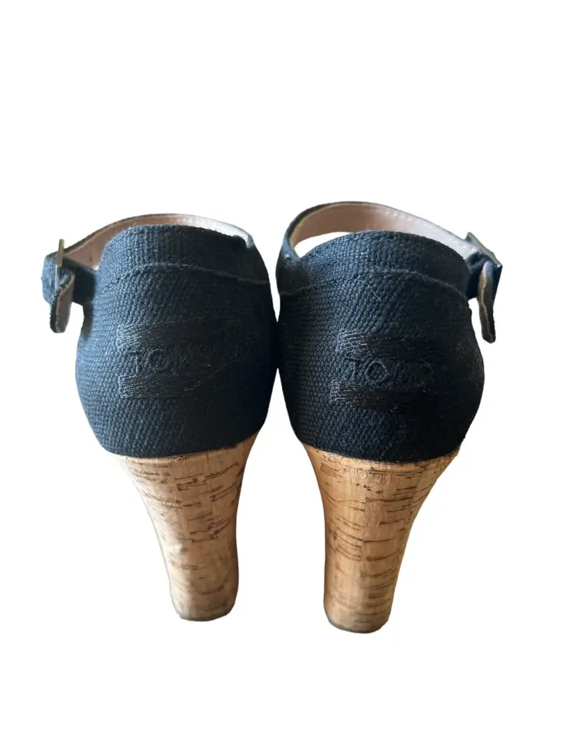 Toms 女式 Sienna 软木楔形踝带凉鞋黑色/象牙色露趾 7W 码-