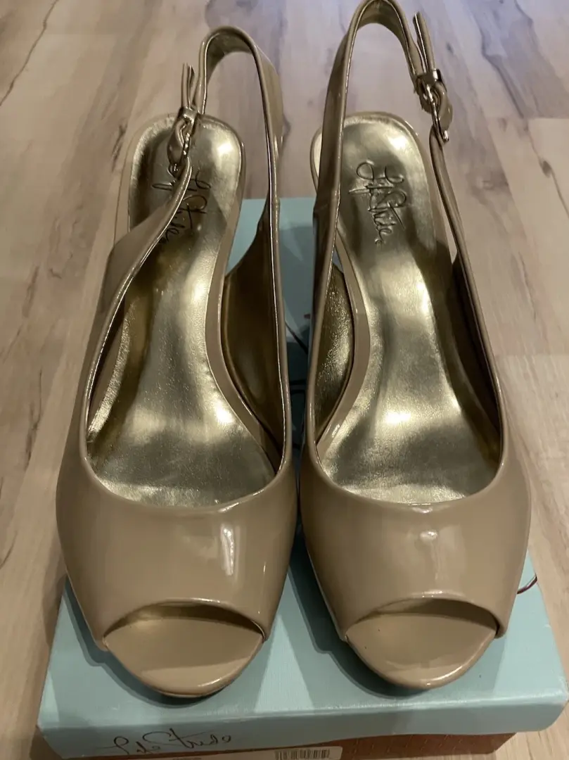 Life Stride Olin 吊带高跟鞋 9.5 码 Tender Taupe 专利 3 英寸高跟鞋露趾-