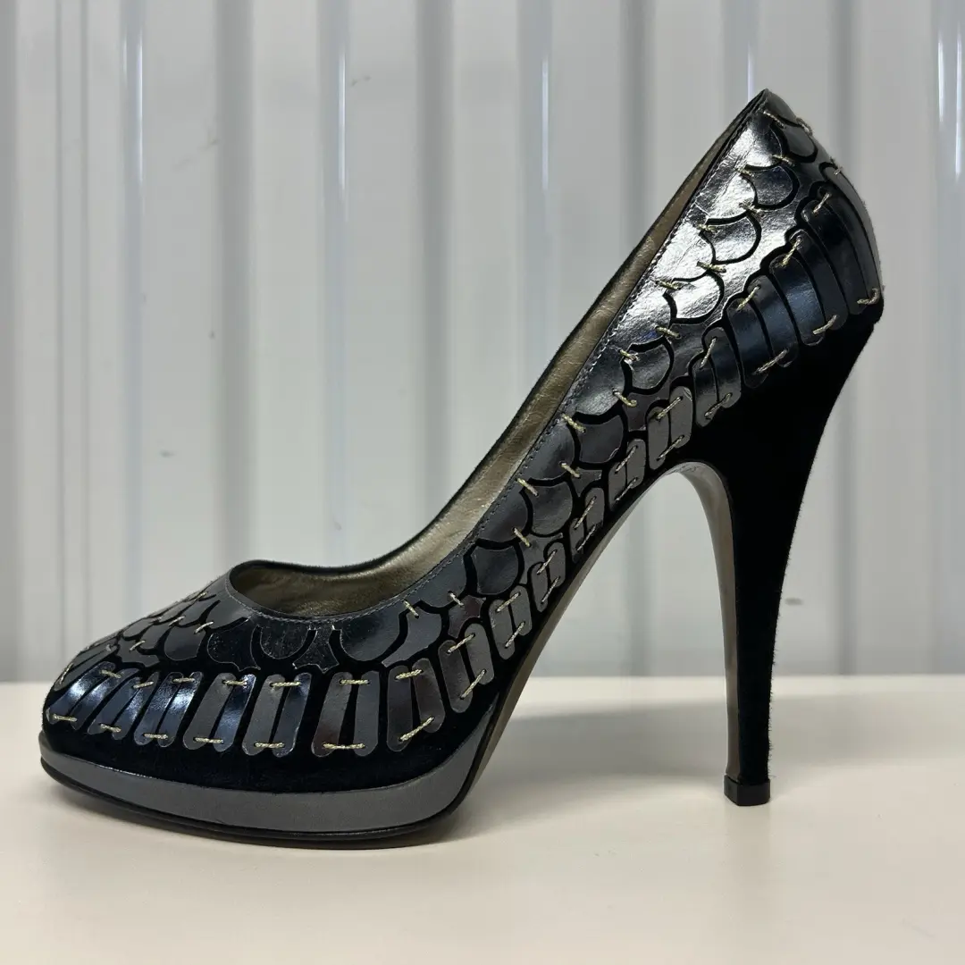 ROBERTO CAVALLI 鱼鳞金属银色黑色麂皮绒露趾高跟鞋 39.5 码-