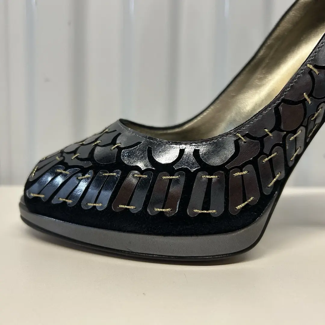 ROBERTO CAVALLI 鱼鳞金属银色黑色麂皮绒露趾高跟鞋 39.5 码-
