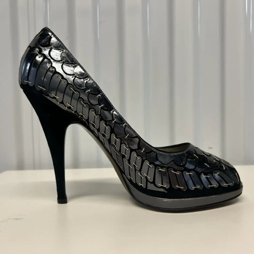 ROBERTO CAVALLI 鱼鳞金属银色黑色麂皮绒露趾高跟鞋 39.5 码-
