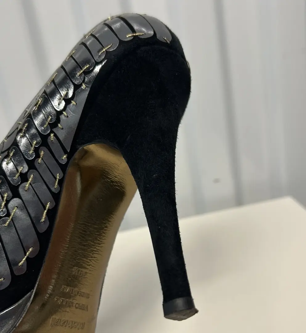 ROBERTO CAVALLI 鱼鳞金属银色黑色麂皮绒露趾高跟鞋 39.5 码-