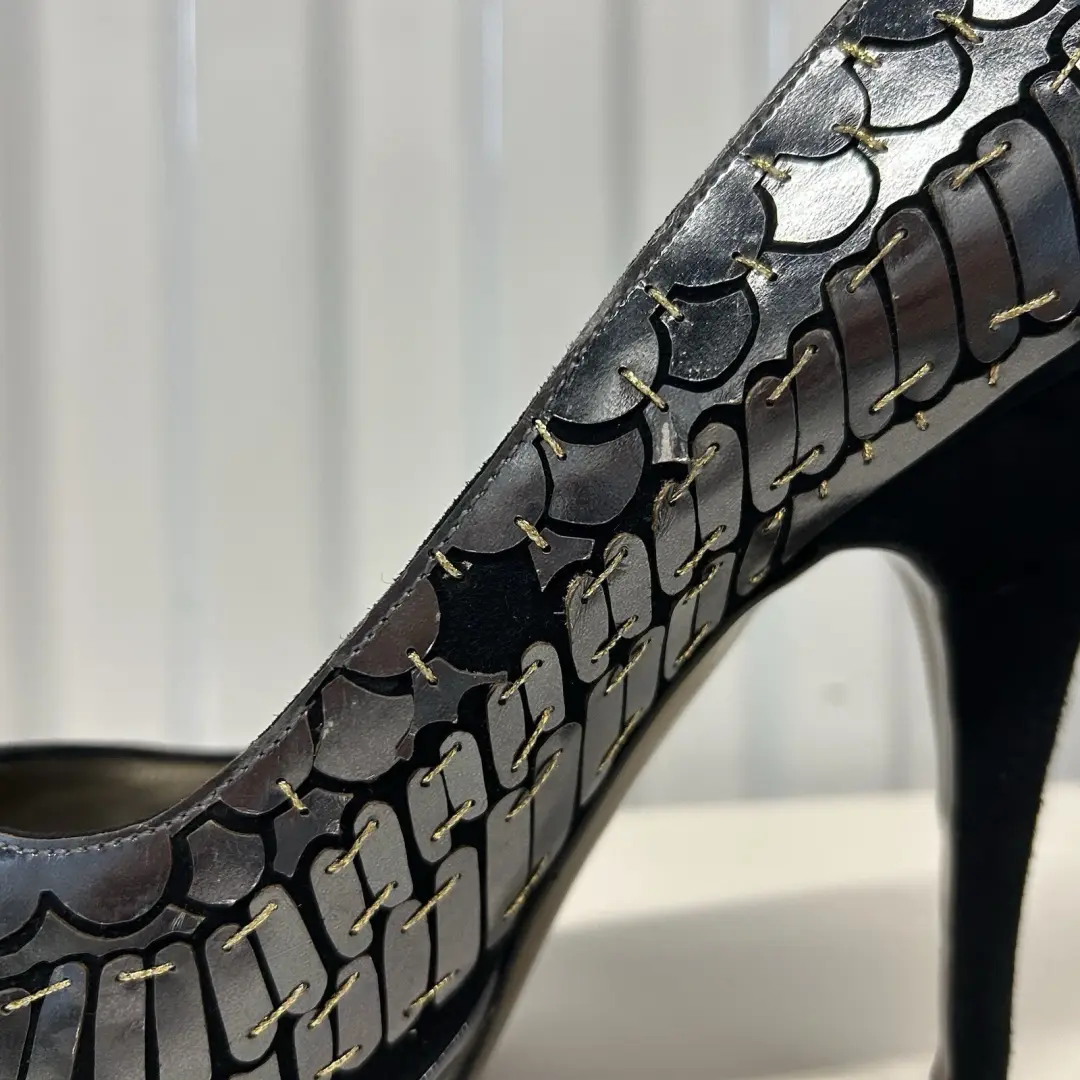 ROBERTO CAVALLI 鱼鳞金属银色黑色麂皮绒露趾高跟鞋 39.5 码-