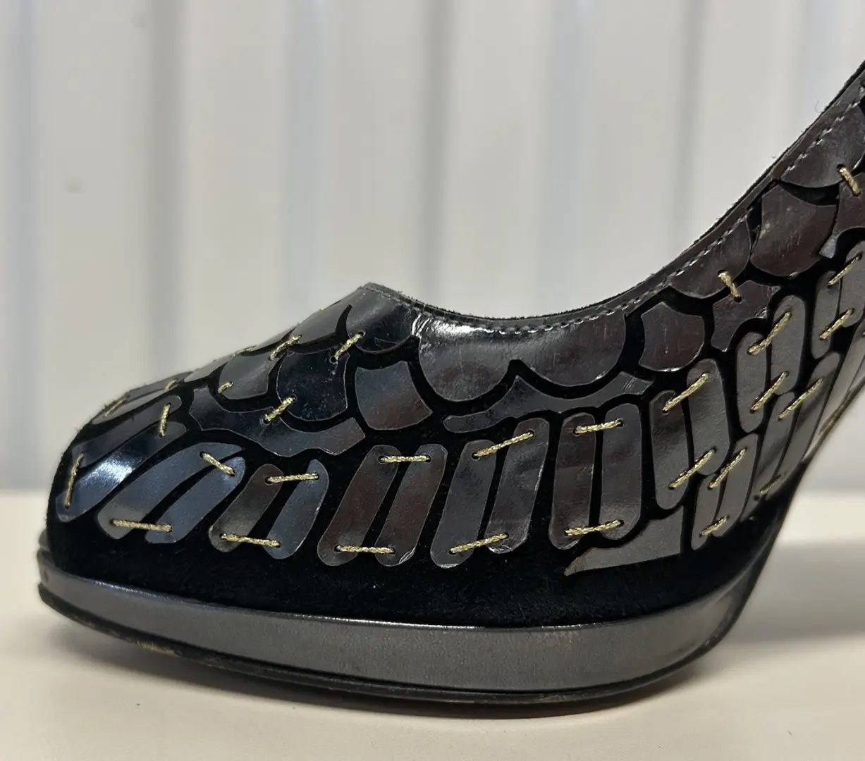 ROBERTO CAVALLI 鱼鳞金属银色黑色麂皮绒露趾高跟鞋 39.5 码-
