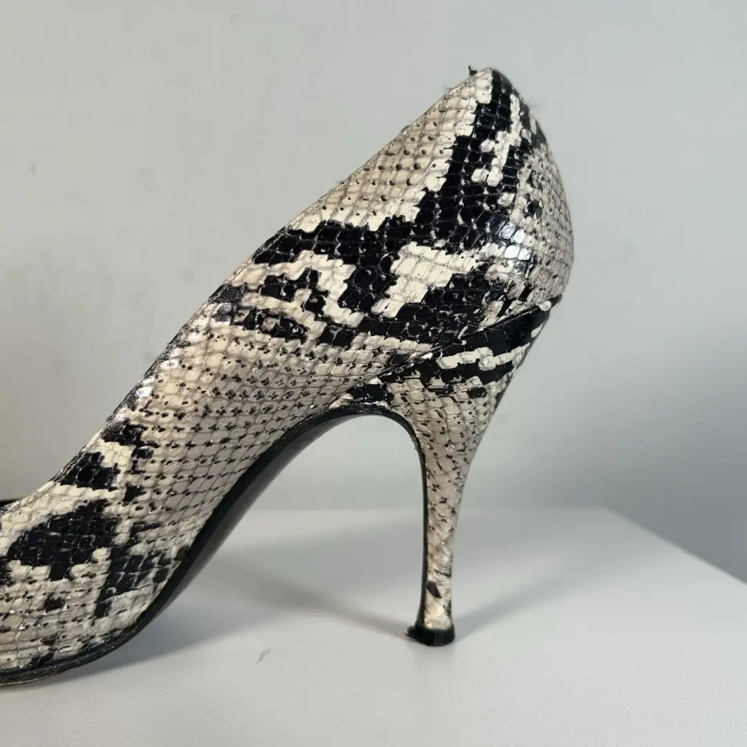 复古 90 年代/Y2K Stuart Weitzman 蛇皮尖头高跟鞋中跟鞋女式 7M 码-