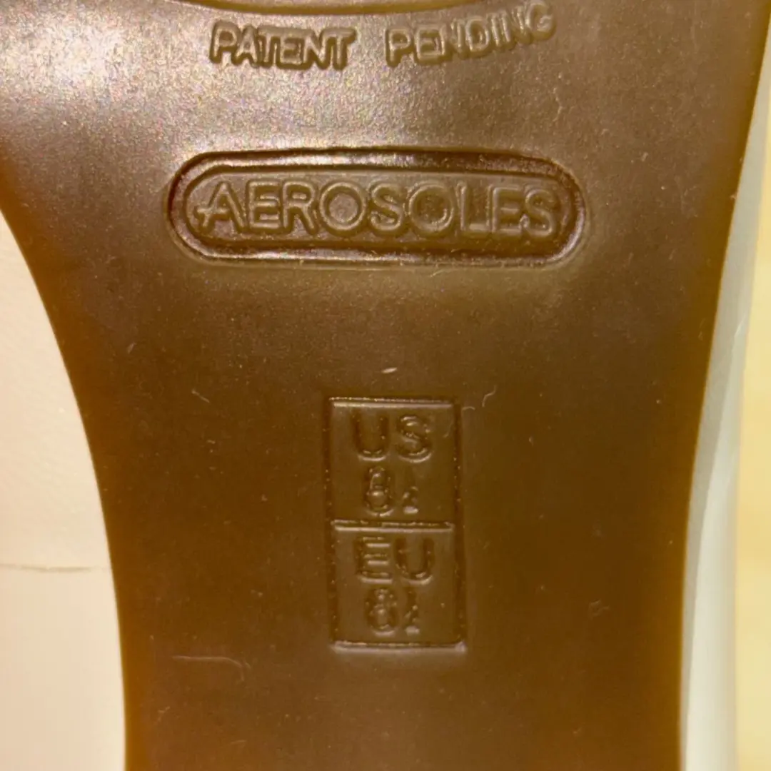Aerosoles 女式象牙色皮革娃娃经典高跟鞋 8.5M 码-