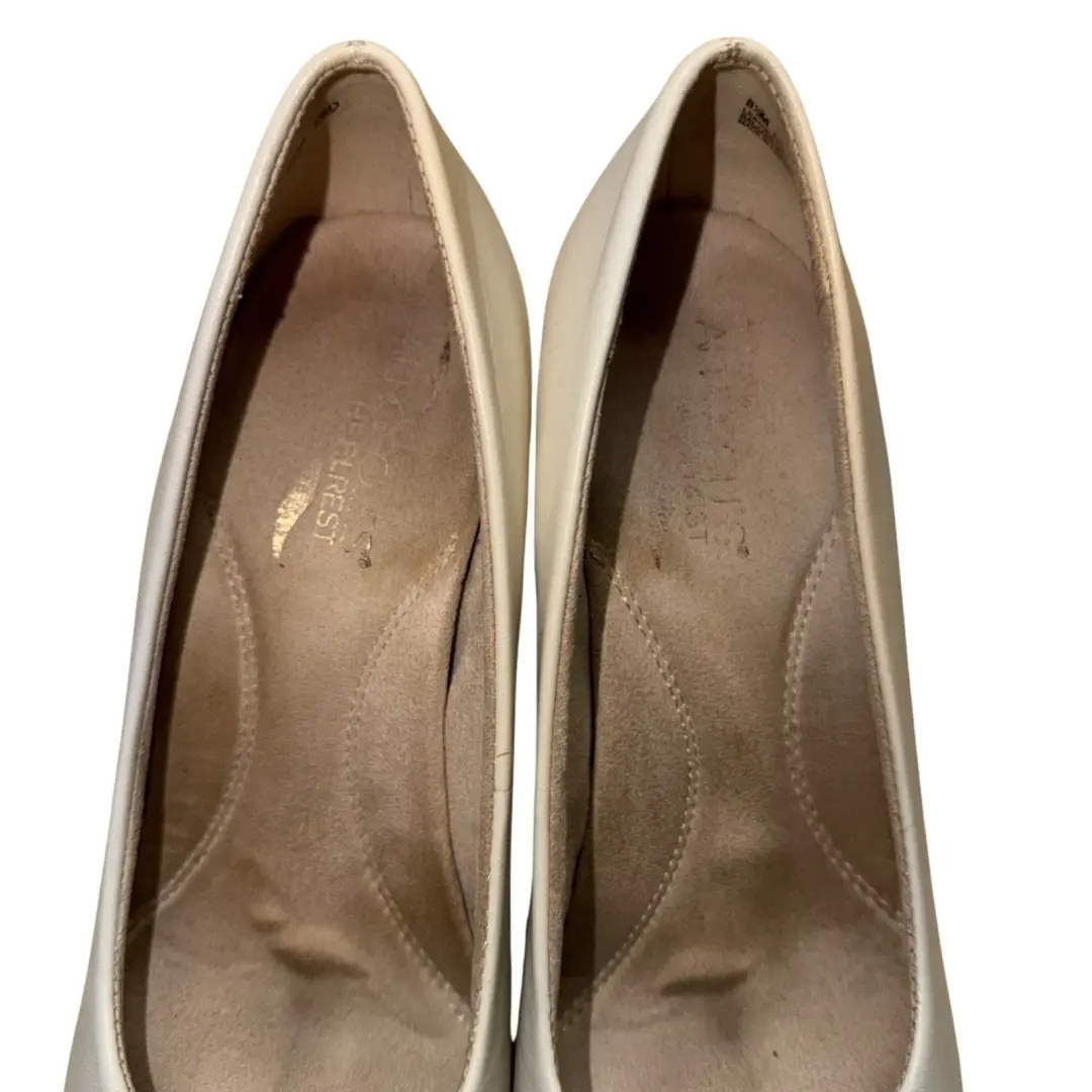 Aerosoles 女式象牙色皮革娃娃经典高跟鞋 8.5M 码-