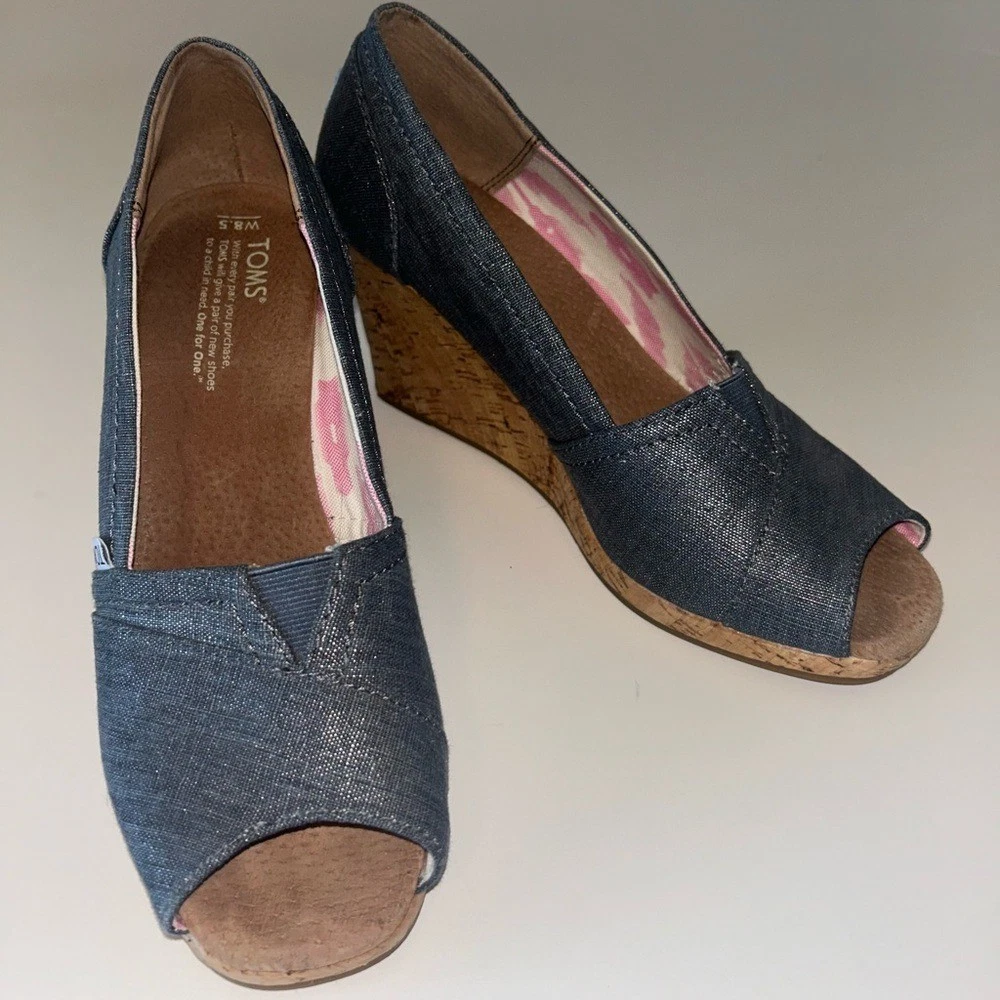 TOMS 女士 Stella 软木楔形金属蓝色牛仔面料偷窥鞋头 8.5 码-
