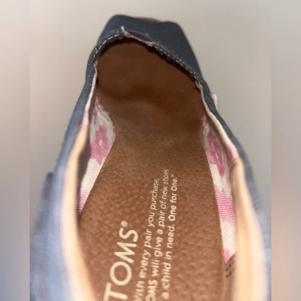 TOMS 女士 Stella 软木楔形金属蓝色牛仔面料偷窥鞋头 8.5 码-
