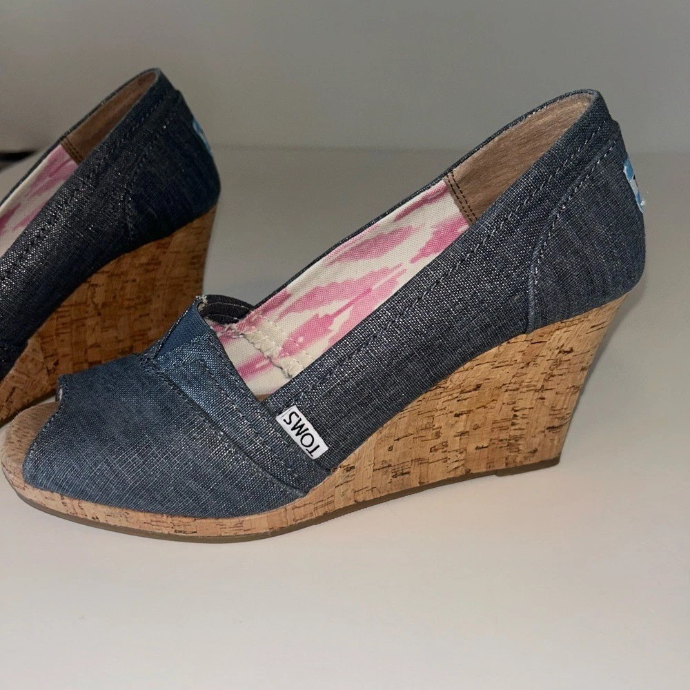 TOMS 女士 Stella 软木楔形金属蓝色牛仔面料偷窥鞋头 8.5 码-