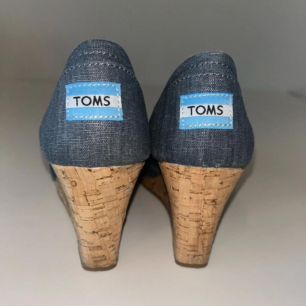 TOMS 女士 Stella 软木楔形金属蓝色牛仔面料偷窥鞋头 8.5 码-