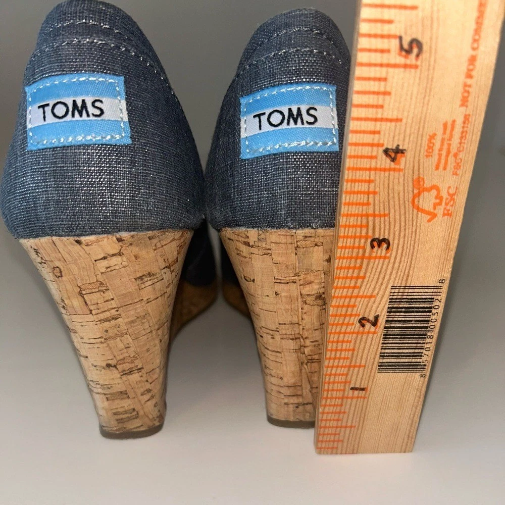 TOMS 女士 Stella 软木楔形金属蓝色牛仔面料偷窥鞋头 8.5 码-
